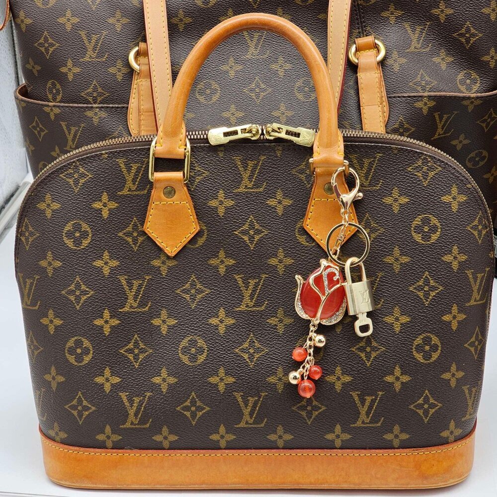Louis Vuitton Gold Padlock 🔒 Key Set Authentic LV w/ Unbranded Flower Keychain - Picture 7 of 7